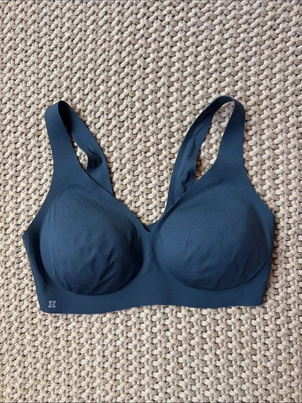 HUUG Wireless Invisible Plunge Bra in Black Size L